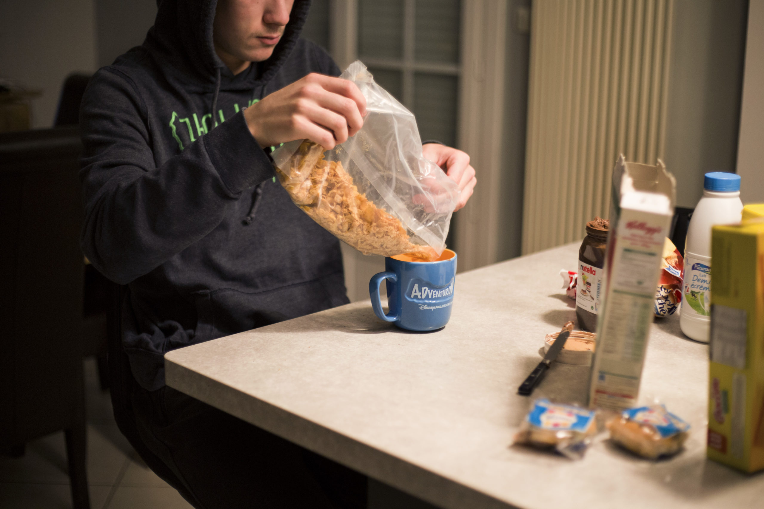 Silence religieux au petit déjeuner.